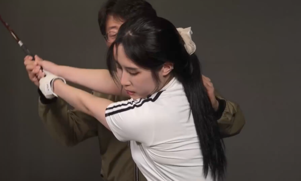 Màn hình Golf-Đổi hàng với cặp đôi phòng bên cạnh